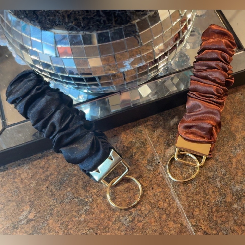 Elegant Black and Brown Scrunched•chie Key Chains